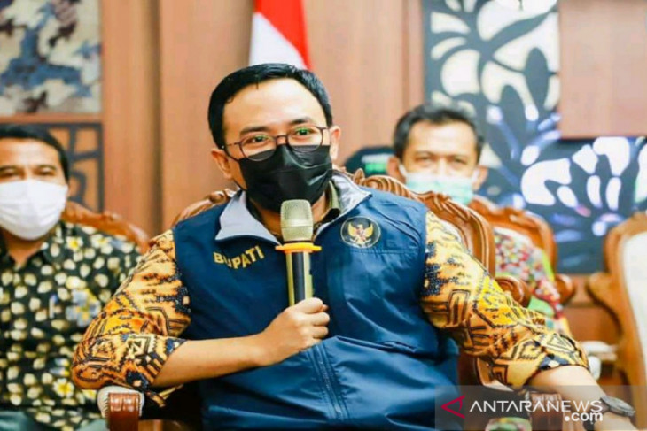Bupati Pamekasan minta dinsos gunakan produk lokal untuk bantuan COVID-19