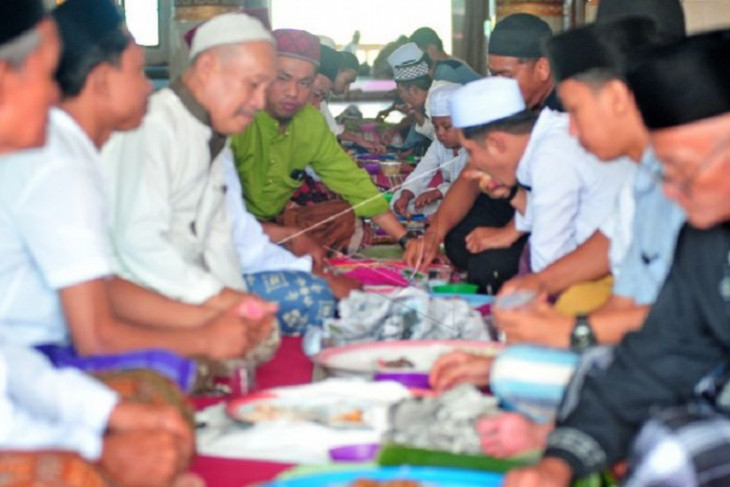 Tradisi makan basamo di Jambi