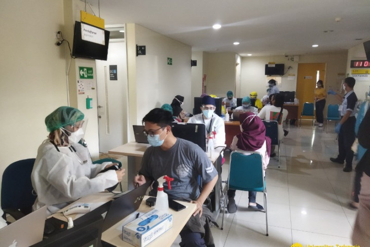 UI beri vaksinasi COVID-19 gratis kepada mahasiswa