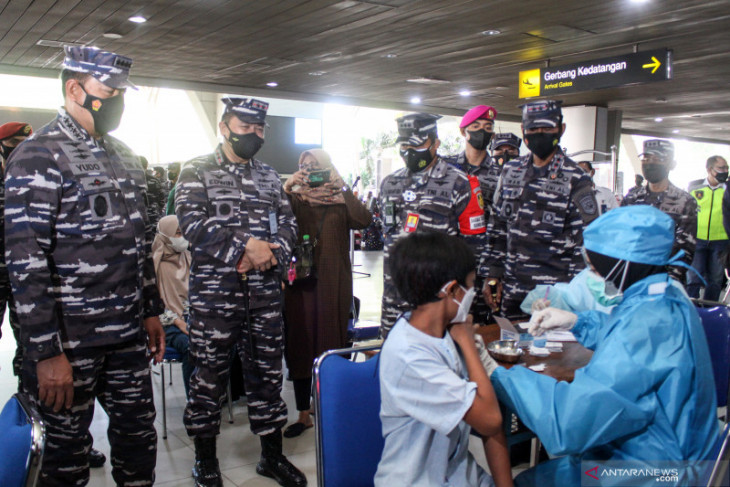 KASAL Tinjau Vaksinasi di Bandara Juanda