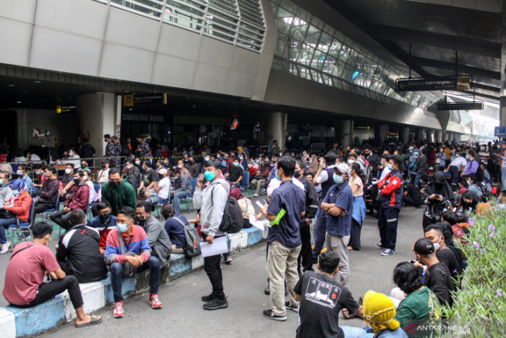 Vaksinasi COVID-19 di Bandara Juanda