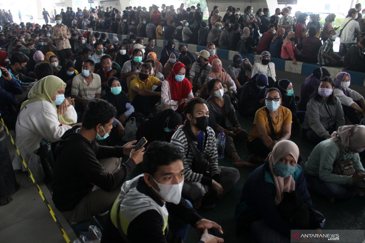 Vaksinasi COVID-19 di Bandara Juanda