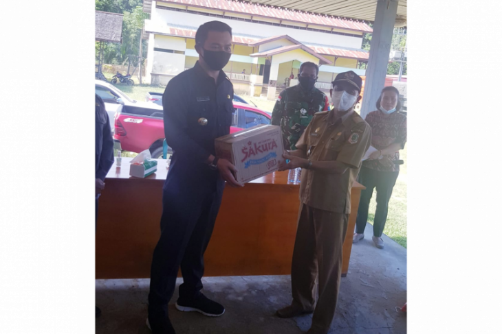 Bupati Kapuas Hulu salurkan bantuan untuk korban banjir