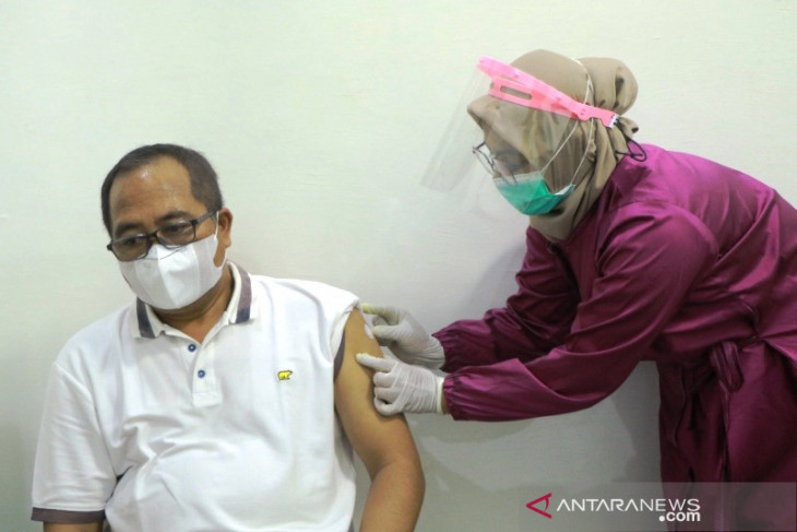 Bupati Ramli tegaskan tidak benar warga yang divaksin meninggal empat tahun ke depan