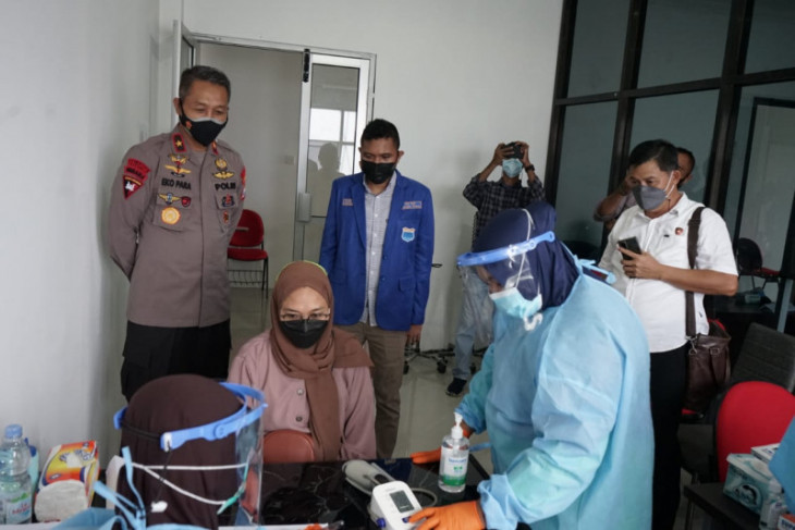 Polda Malut - Fakultas Kedokteran Unkhair vaksinasi COVID-19
