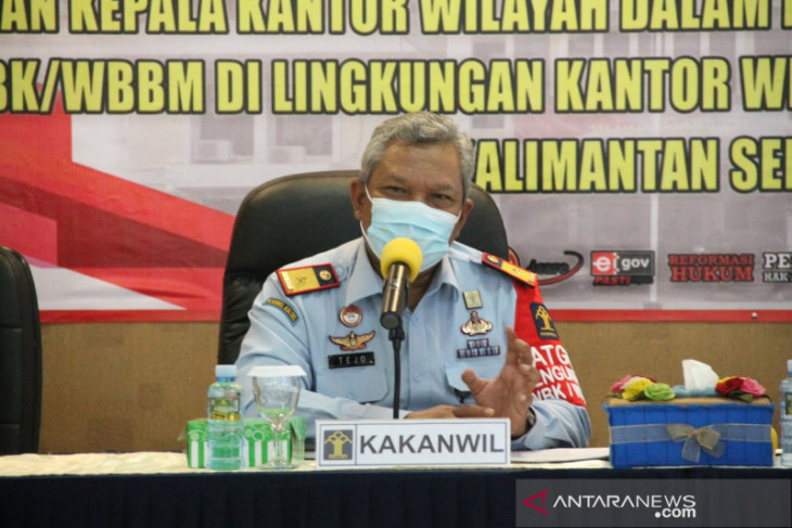 Kalsel larang TKA masuk