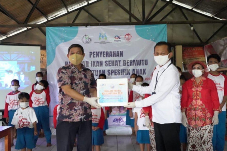 KKP bagikan 1,2 ton ikan ke sejumlah kota dalam rangka Hari Anak Nasional