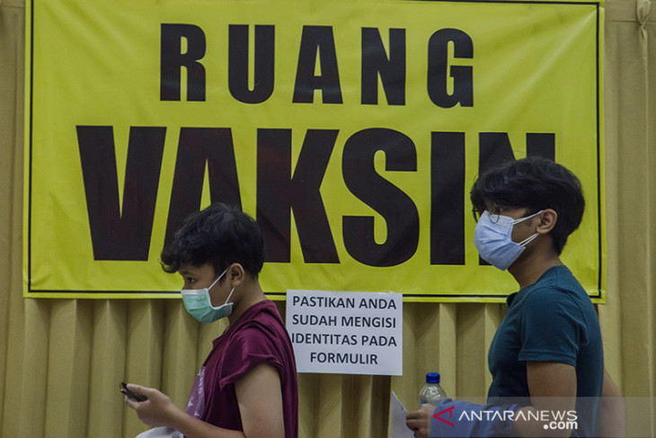 Vaksinasi massal di kampus Itenas Bandung 