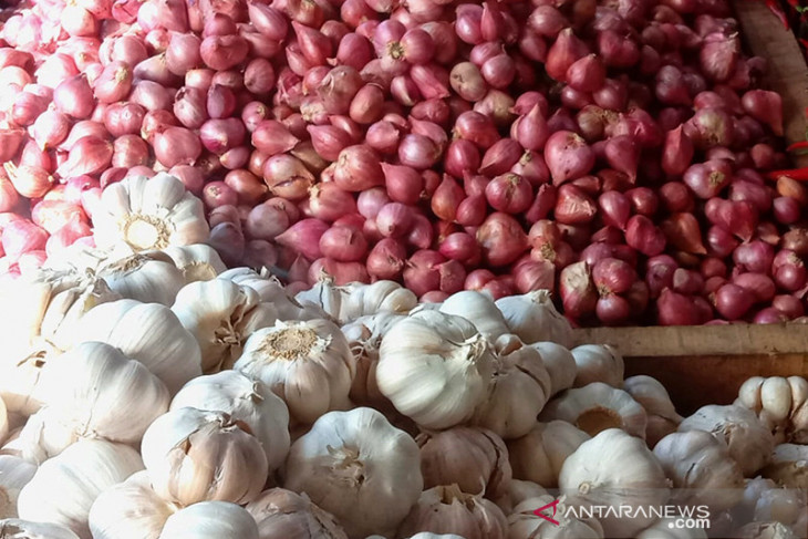 Pasokan kurang harga bawang di Ambon melonjak