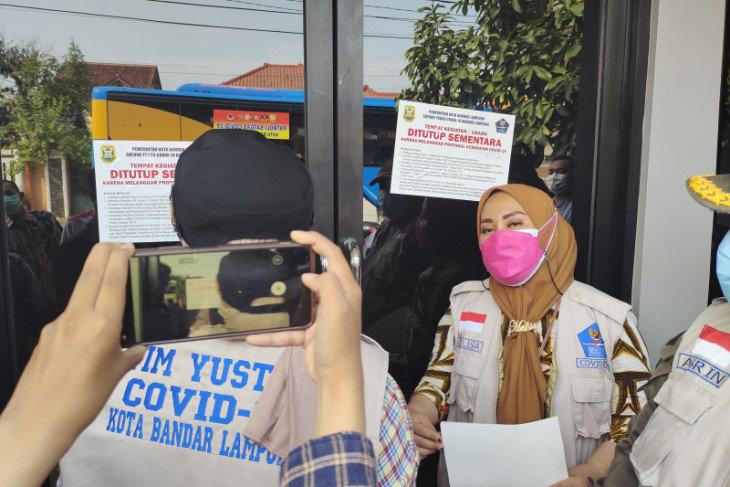 Satgas COVID-19 Bandarlampung segel 6 tempat usaha selama PPKM