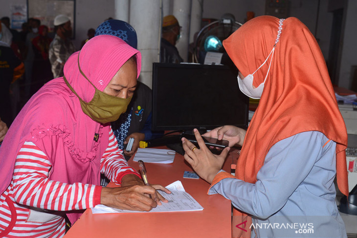 PENYALURAN BST DI KANTOR POS BANDA ACEH