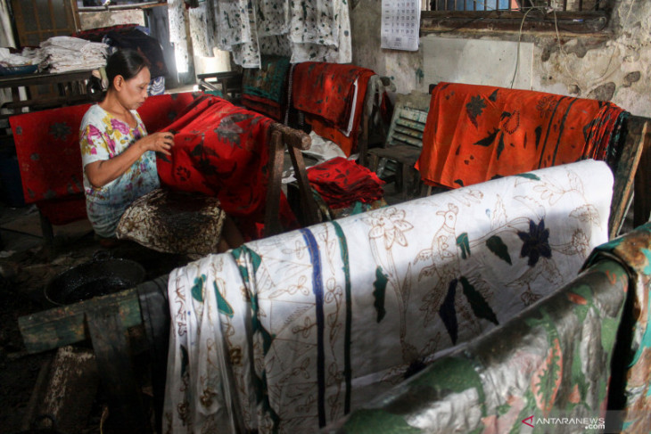 Produksi Batik Sidoarjo saat PPKM