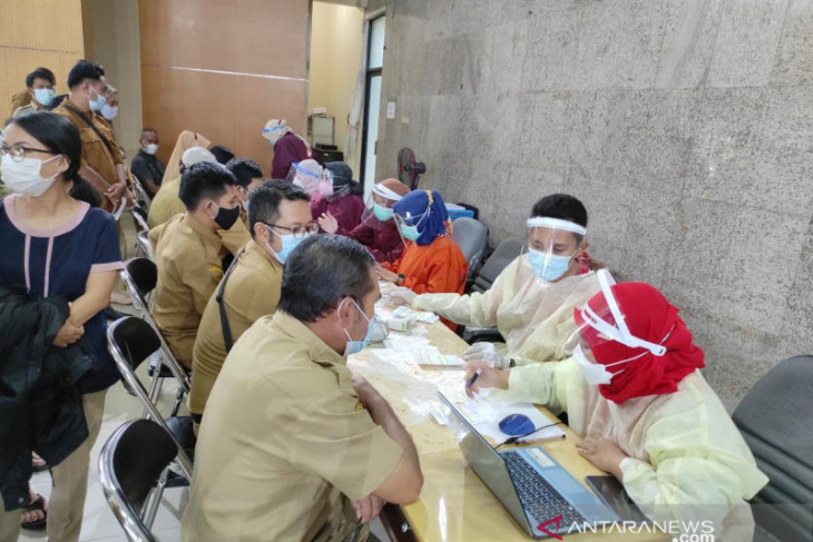Dinkes Belitung: 10.976 warga masyarakat umum telah di suntik vaksin COVID-19