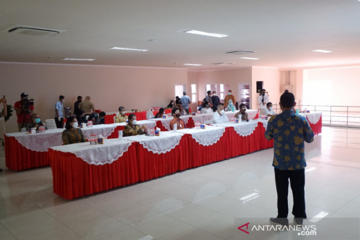Perwakilan Kemenperin tinjau vaksinasi gotong-royong di kawasan industri Karawang