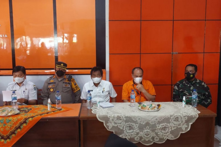 Wali Kota Binjai bersama Kapolres bagikan sembako