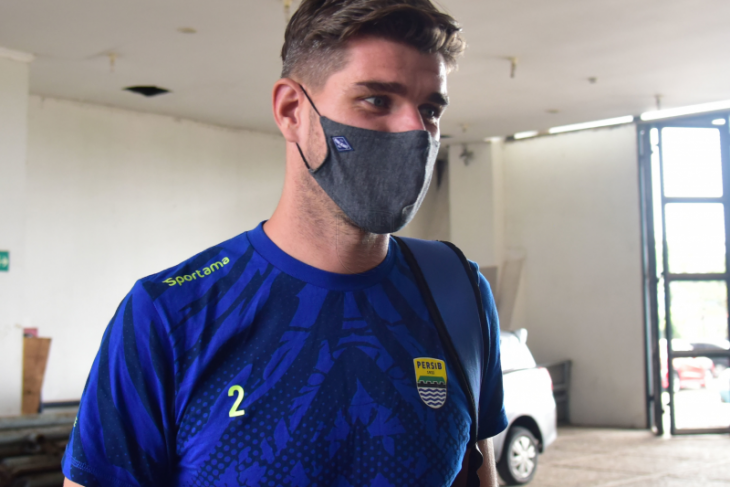Bek tengah Persib Kuipers pilih tetap bertahan di Bandung di masa PPKM