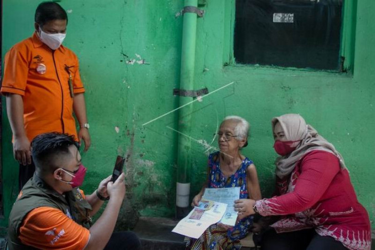 Penyaluran bantuan bangsung tunai