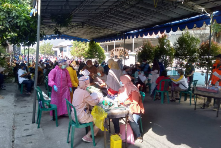 Golkar beri dukungan pelaksanaan vaksinasi berbasis RW di Surabaya