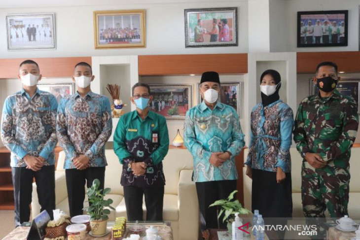 Bupati berikan motivasi untuk anggota Paskibraka perwakilan HSS