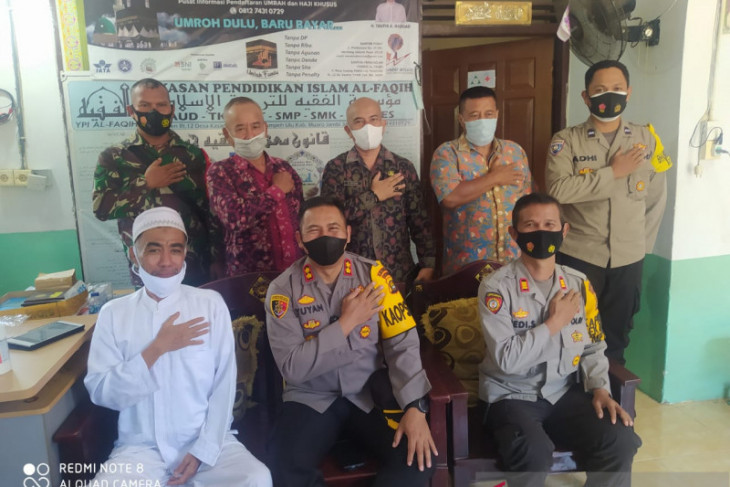 Kapolres Muarojambi mengimbau pengurus dan santri terapkan prokes