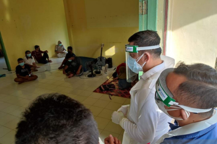 Dua desa di Meranti lockdown, Bupati Adil tinjau lokasi pastikan penanganan berjalan dengan baik