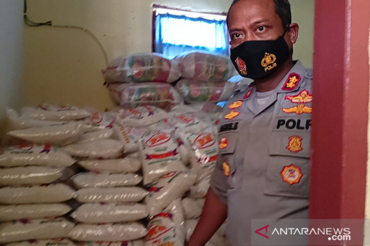 Polisi Bangka Barat salurkan 3.000 paket sembako kepada warga terdampak PPKM