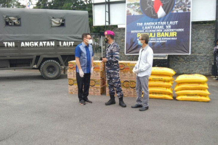 Lantamal XII terima penyaluran bansos dari Alumni Jabotabek