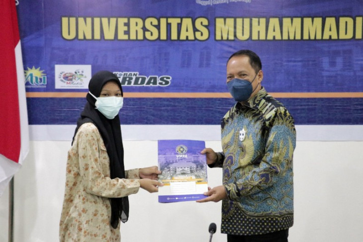 Rektor UMSU lepas mahasiswa Fakultas Kedokteran ke Irlandia
