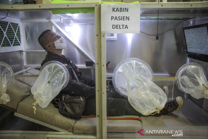 Kabin pasien COVID-19 di pasar Andir Bandung 
