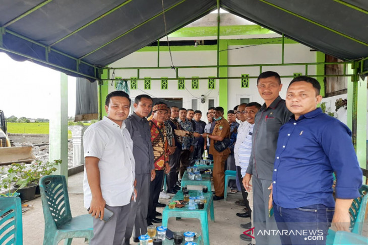 Belasan anggota DPRK Abdya bantu korban kebakaran