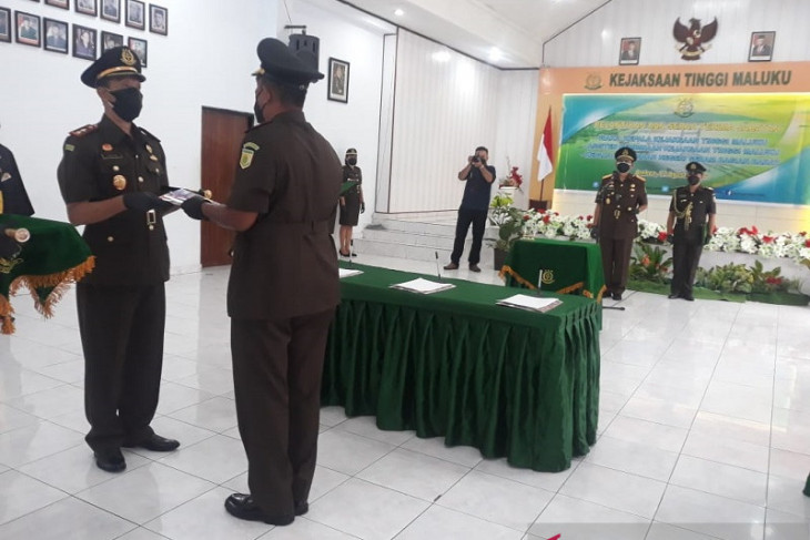 Undang Mugapol lantik tiga pejabat utama Kejati Maluku tingkatkan kinerja