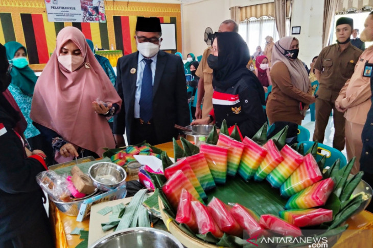 Pemkab latih warga Aceh Barat bikin kue, bisa dijual ke luar negeri