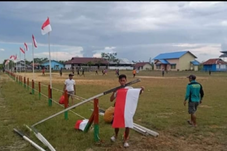Ratusan bendera merah putih berkibar di Desa Sasan pedalaman Kalbar