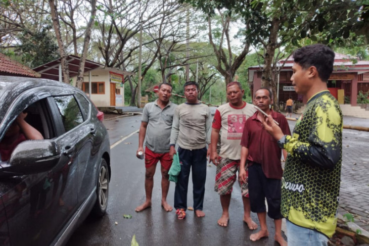 Perahu nelayan Muncar Banyuwangi tenggelam dihantam gelombang, empat orang selamat