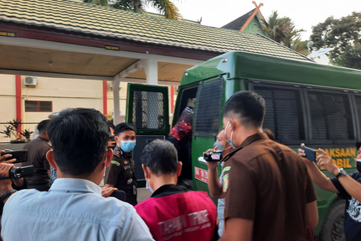 Kejari Jambi menahan Kadis BPPRD tersangka pemotongan insentif pajak