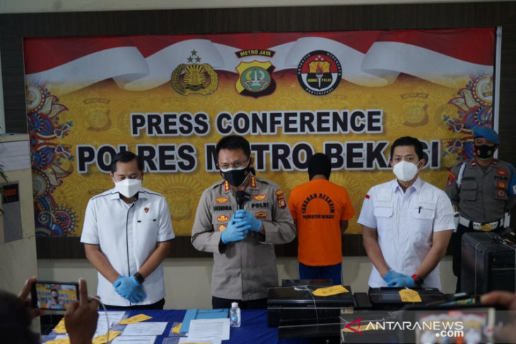 Pemalsu kartu vaksin dan surat antigen di Bekasi diringkus polisi