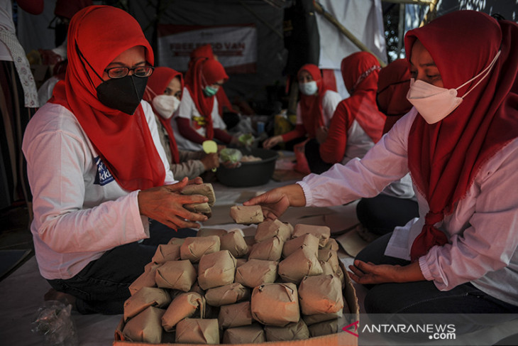 Dapur umum bagi warga terdampak COVID-19