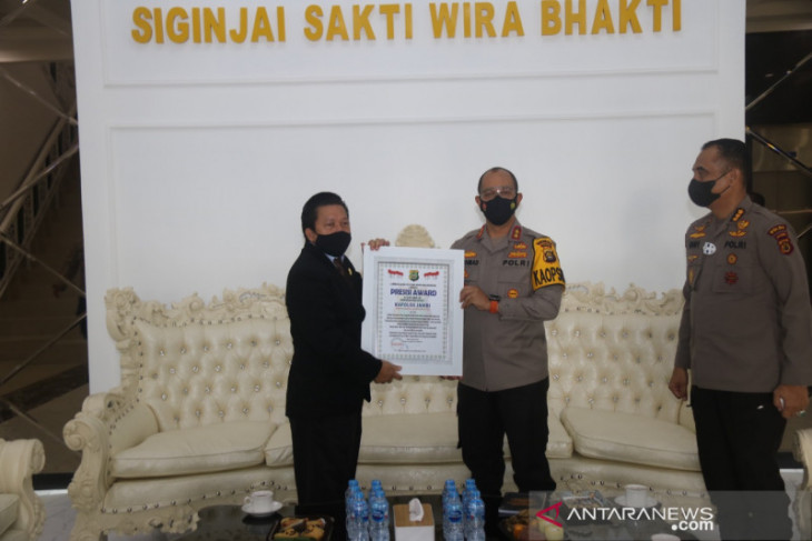 Polda Jambi dapat penghargaan Lemkapi atas andil sukseskan vaksinasi