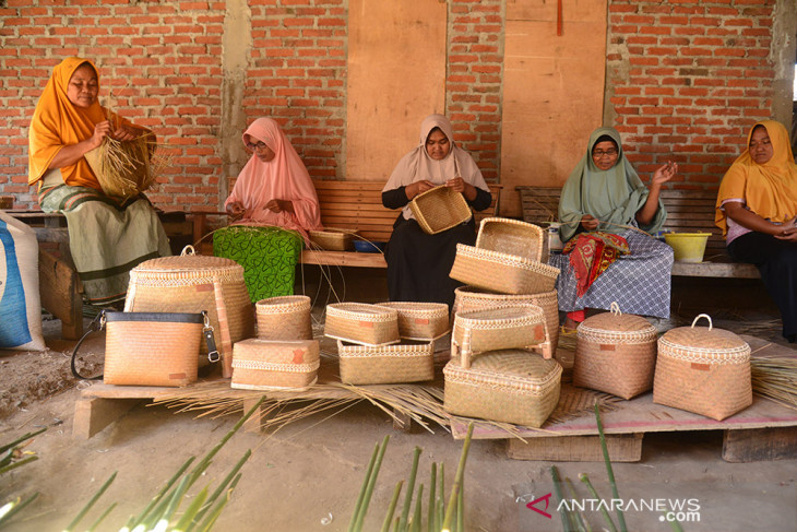 KERAJANG  KULIT BILI PRODUK PERAJIN DI PEDESAAN ACEH BESAR