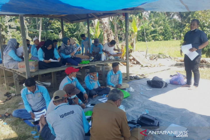 Fakultas Kedokteran ULM berikan edukasi bahaya pestisida ke petani Tapin