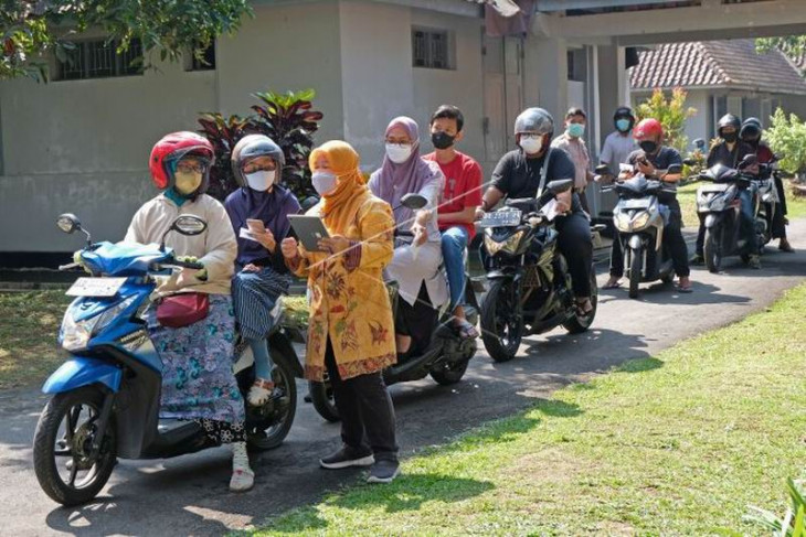 Vaksinasi COVID-19 sistem layanan tanpa turun