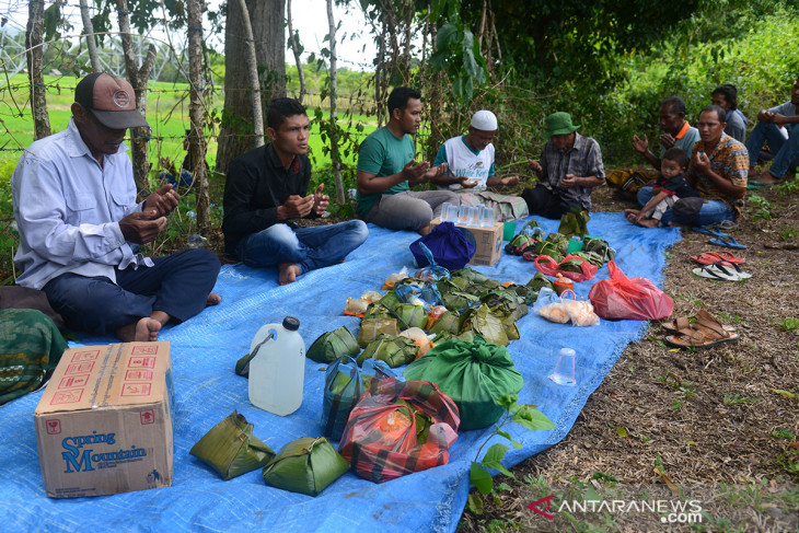 TRADISI KENDURI TURUN SAWAH SAAT PADI DARA