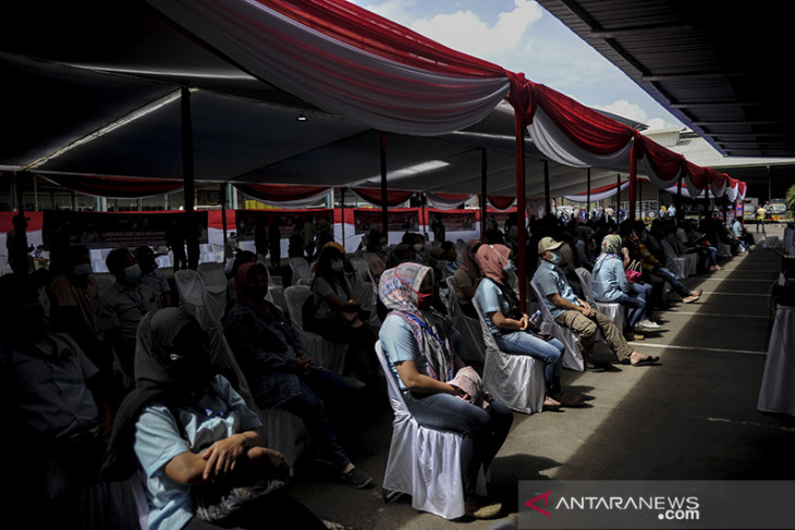 Vaksinasi bagi buruh di kabupaten Sumedang 