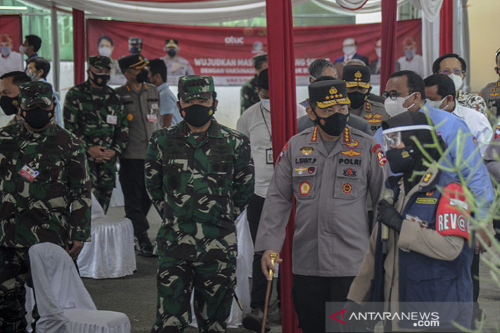 Panglima TNI dan Kapolri tinjau vaksinasi bagi buruh 