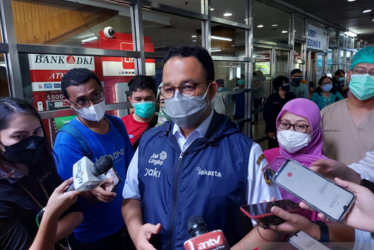 Anies larang pejabat syaratkan vaksinasi untuk pengambilan bansos