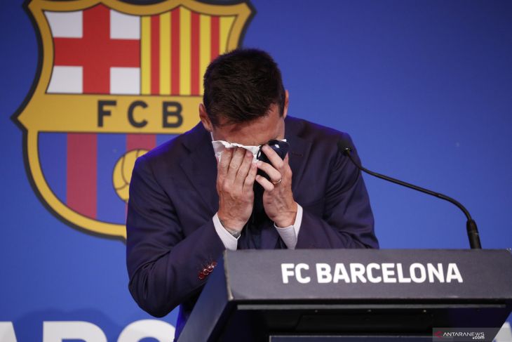 Messi dengan berlinang air mata resmi ucapkan selamat tinggal kepada Barcelona