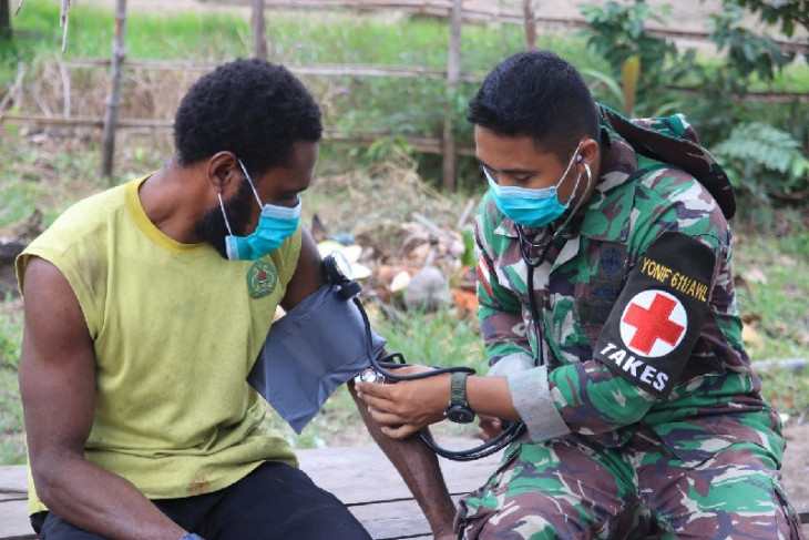 Satgas TNI berikan pengobatan warga Papua di perbatasan RI-PNG begini penjelasannya