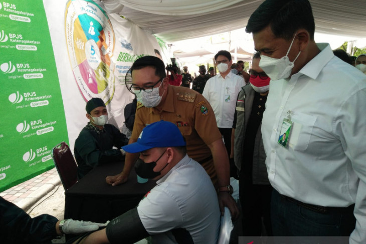 Gubernur Jabar klaim PPKM berhasil turunkan kasus COVID-19