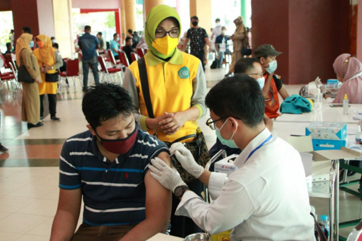 Kadinkes Kalbar minta kabupaten/kota percepat vaksinasi