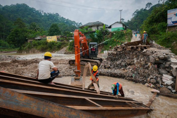 Jembatan penghubung antarprovinsi terputus di Lebak, Banten